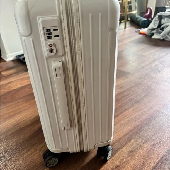 RIMOWA white Essential Cabin carry on